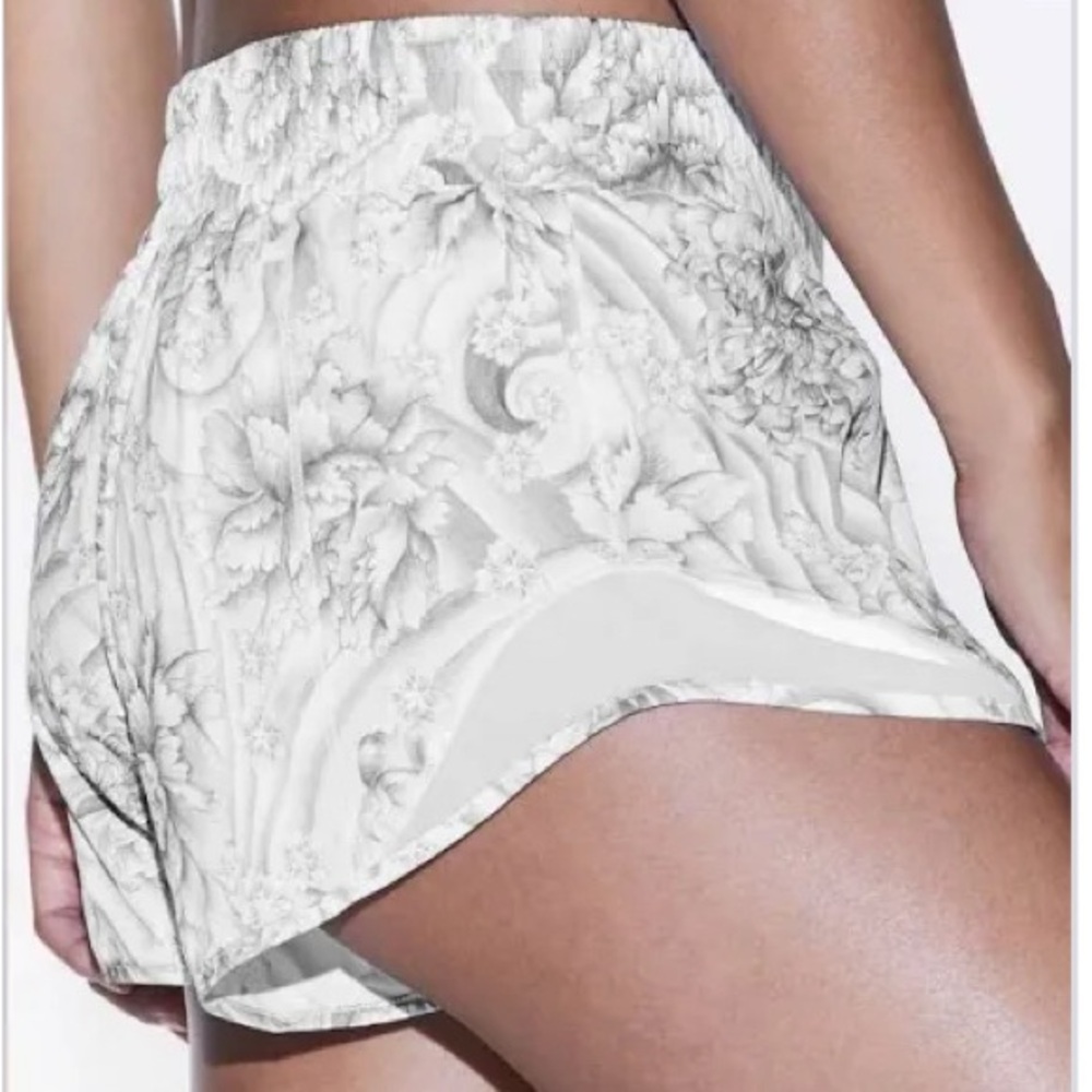 Lululemon Hotty Hots Low Rise 2.5” Floral Gray